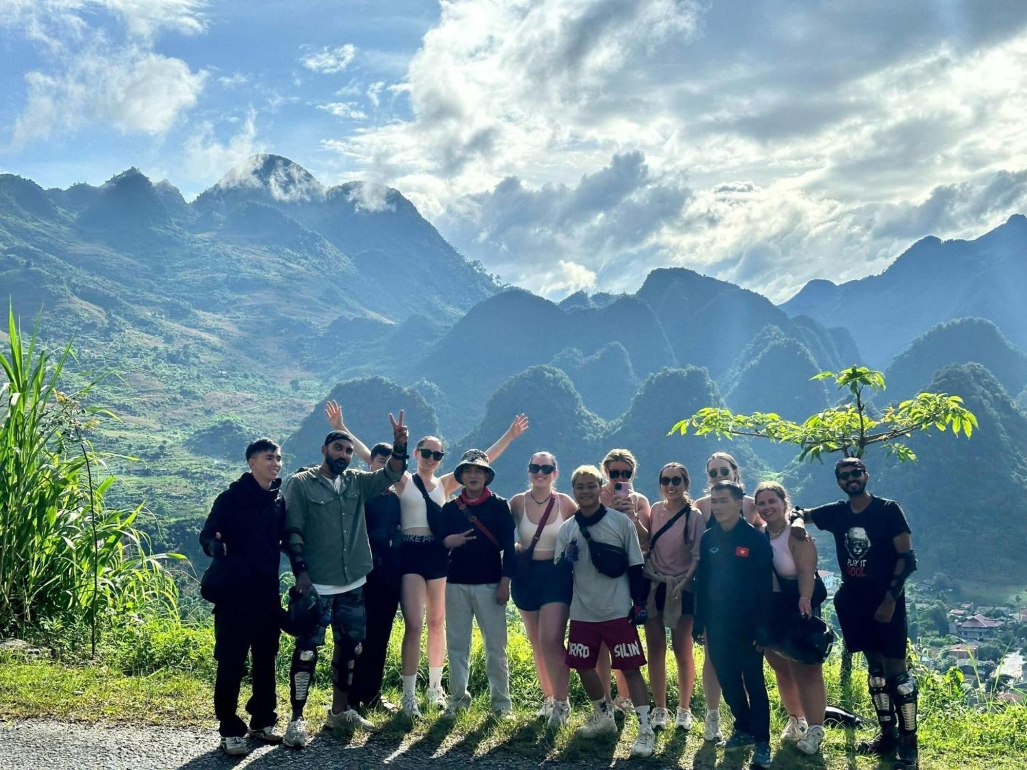 Bong Hostel Ha Giang Loop Eksteriør bilde